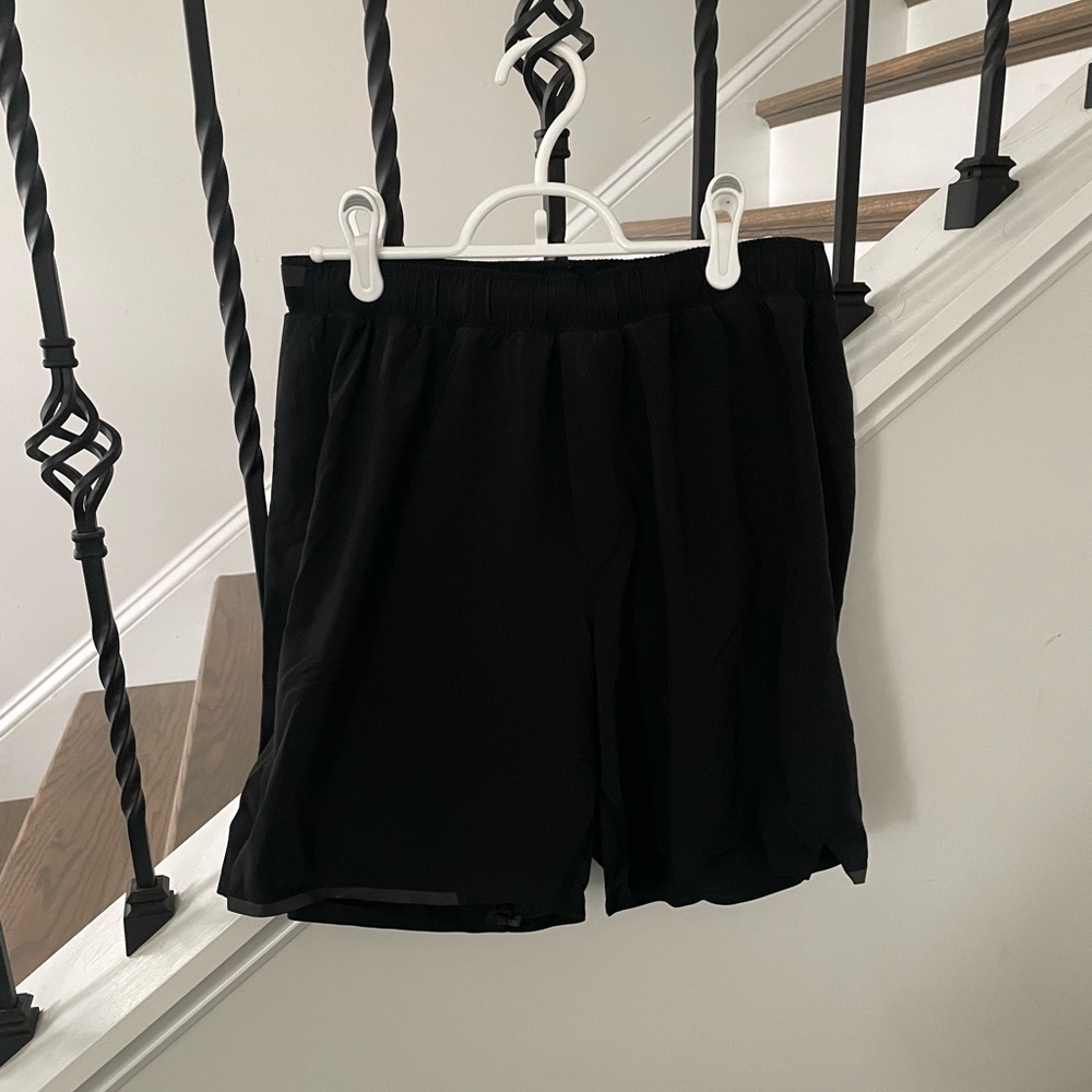Black LuLulemon Men’s Short - medium